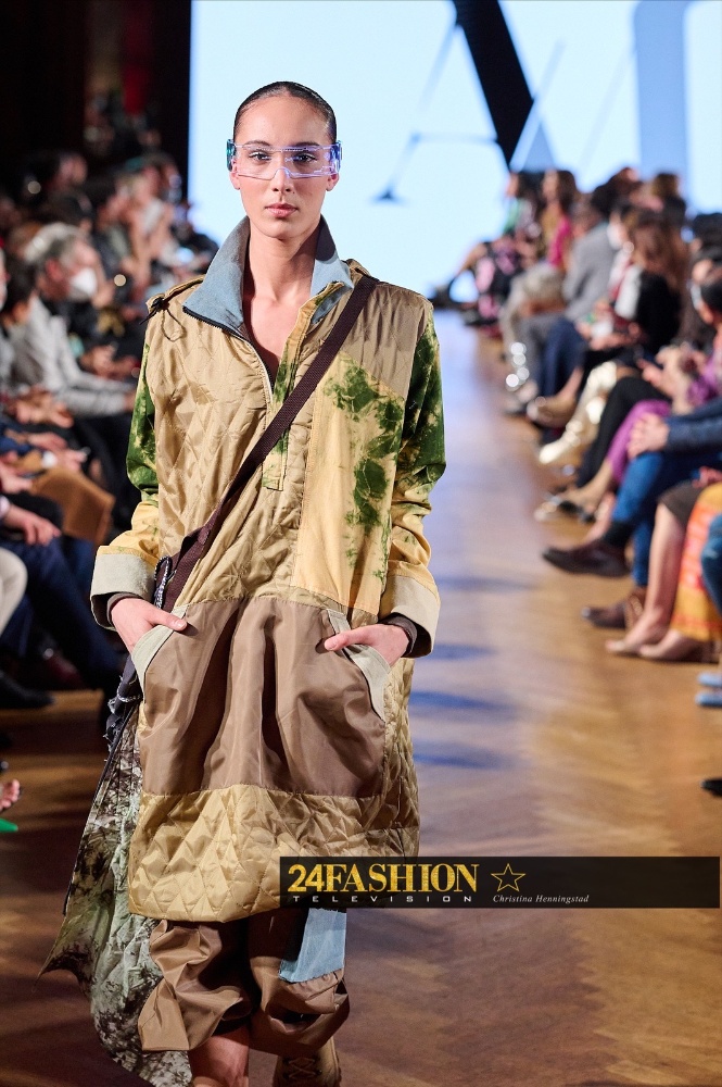 24Fashion TV AMbyAnggia ParisFashionWeek 2022 FashionDivision ChristinaVHenningstad 1647935233 JPG
