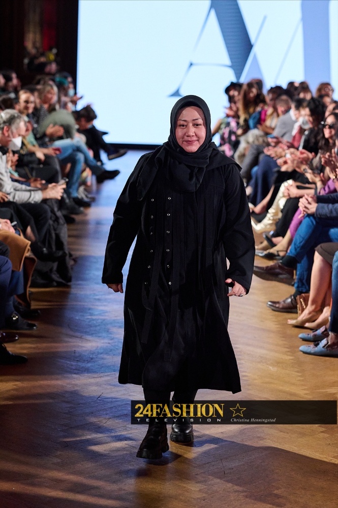 24Fashion TV AMbyAnggia ParisFashionWeek 2022 FashionDivision ChristinaVHenningstad 7 1647935241 JPG