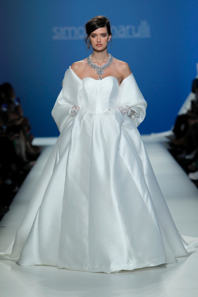 Simone Marulli Presented Duchess of Windsor Inspired Collection for Barcelona Bridal Week 2022