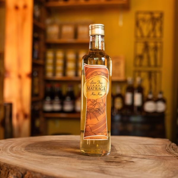 Licor de cachaça com Kin Kan- Alambique Matraga