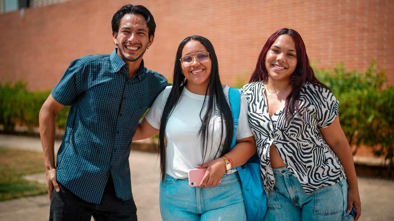 Buscan eliminar cuellos de botella en el traslado de docentes amenazados