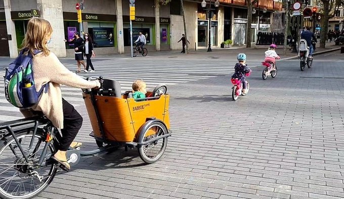 Con 14 hijos varones, por fin les llegó la niña