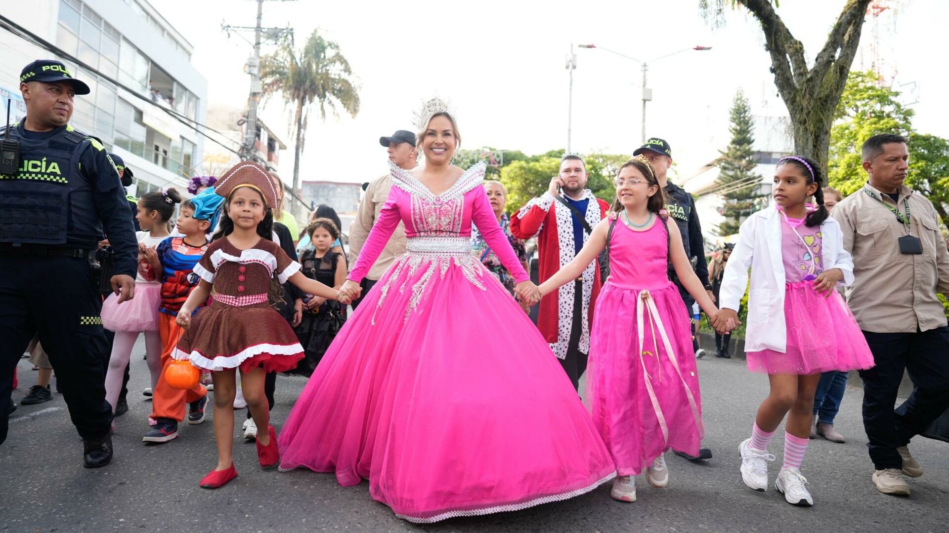 La Carrera Quinta se llenó de color y sonrisas con el desfile infantil de disfraces