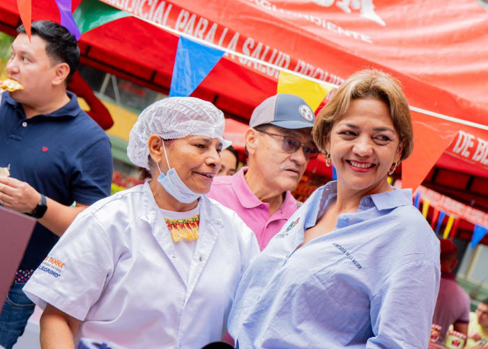 Emprendedoras reciben apoyo en la Feria de la Empanada