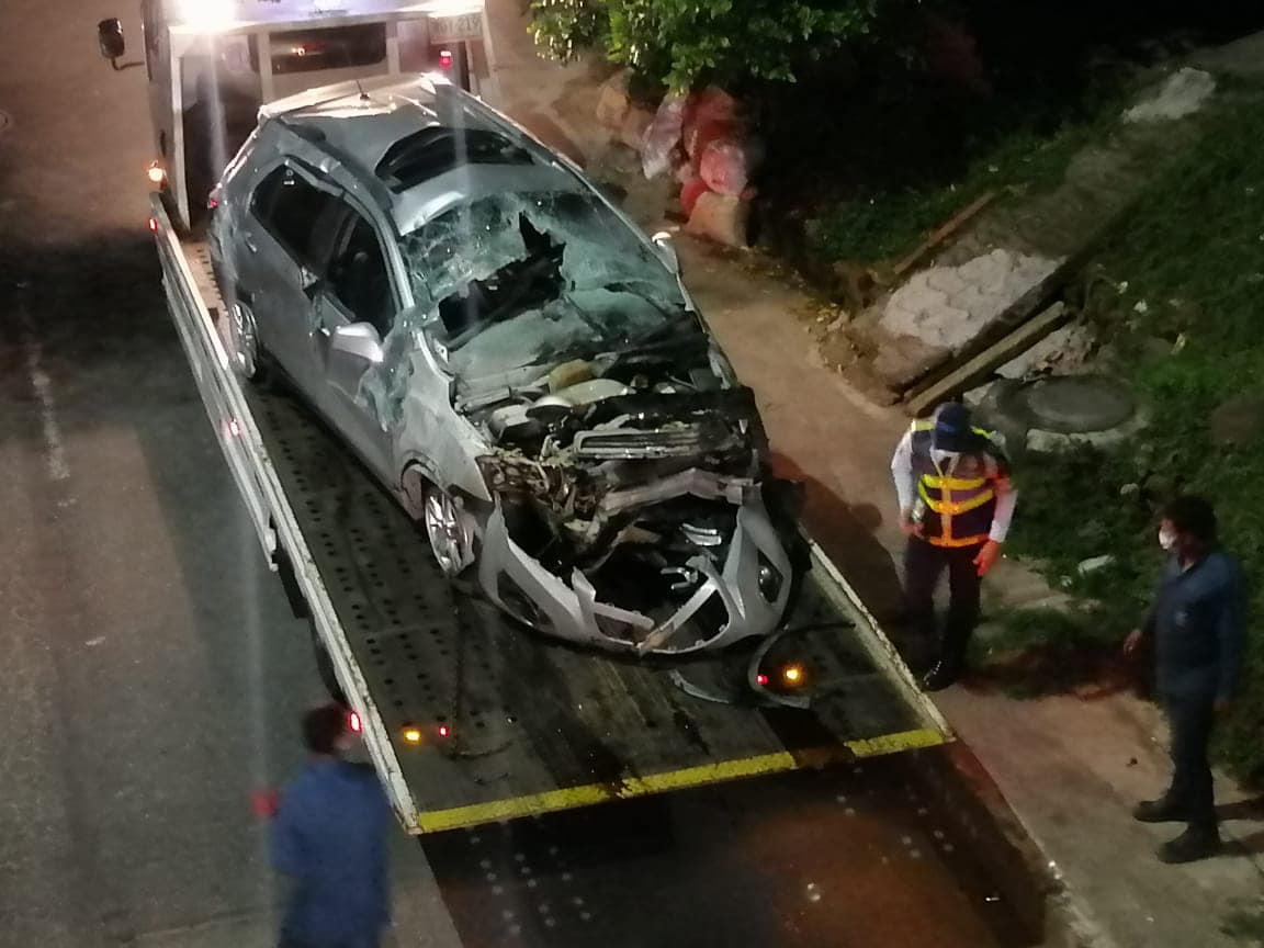 Autoridades investigan accidente que deja un muerto  y seis heridos