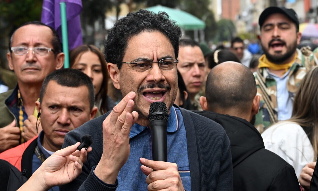 Iván Cepeda se mantiene imparable en "cascada" de encuestas