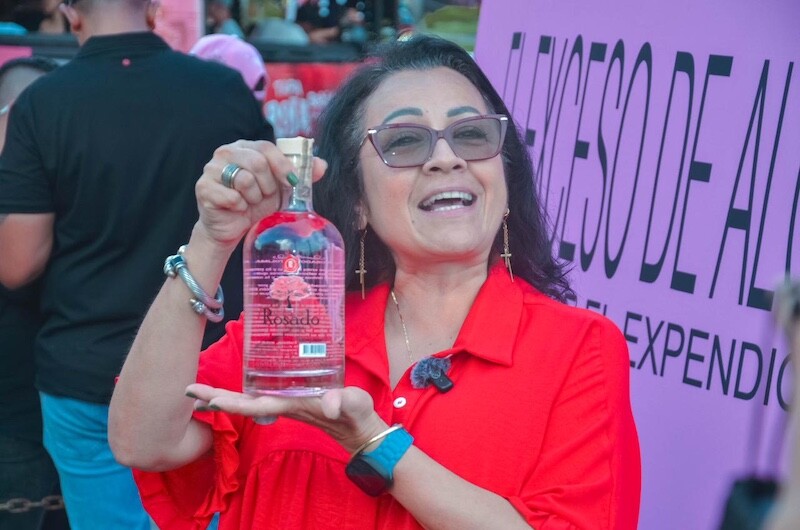 Las mamás bailaron al ritmo de Tapa Roja Rosado