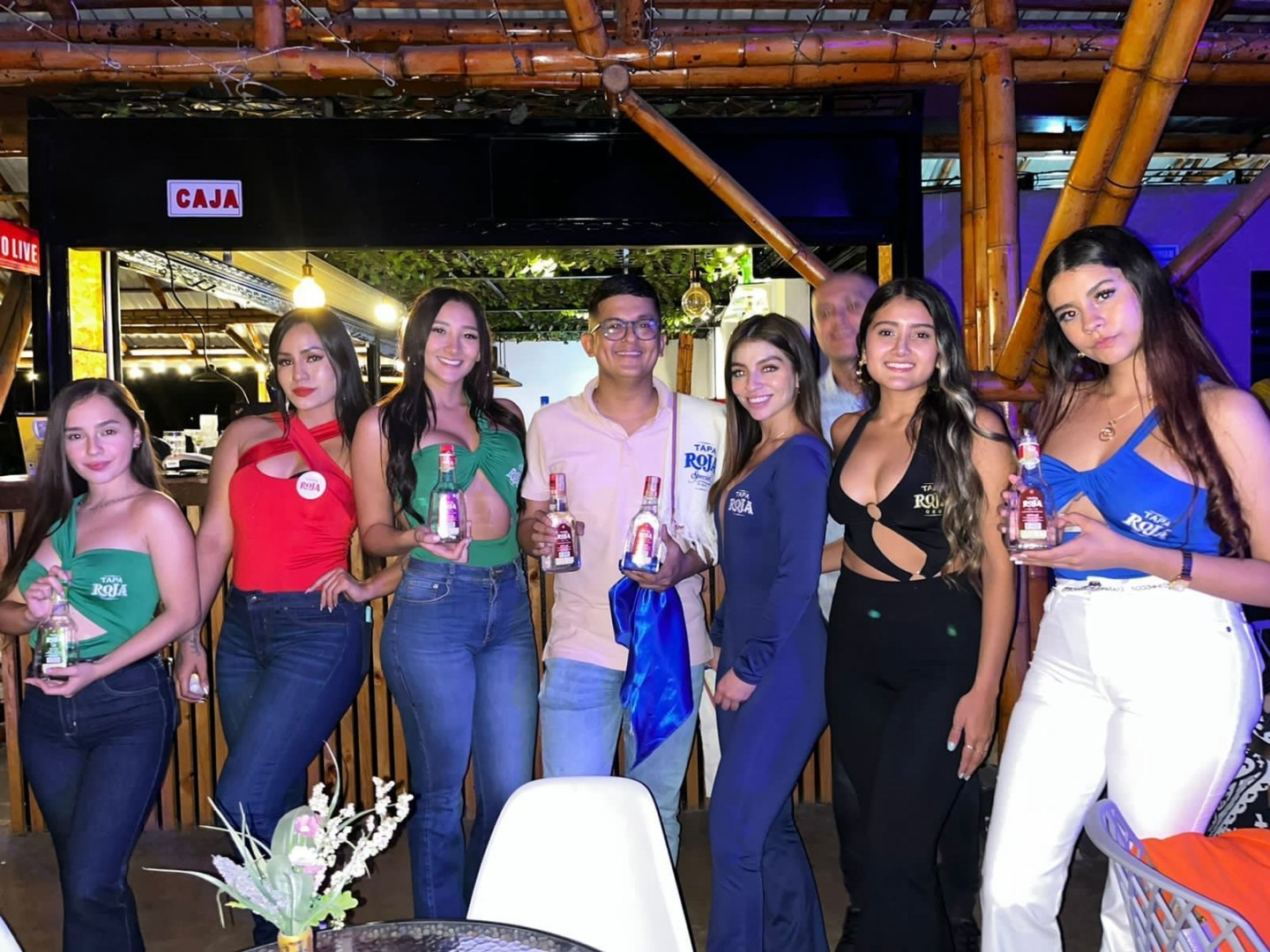 Aguardiente Tapa Roja enamoró durante el puente