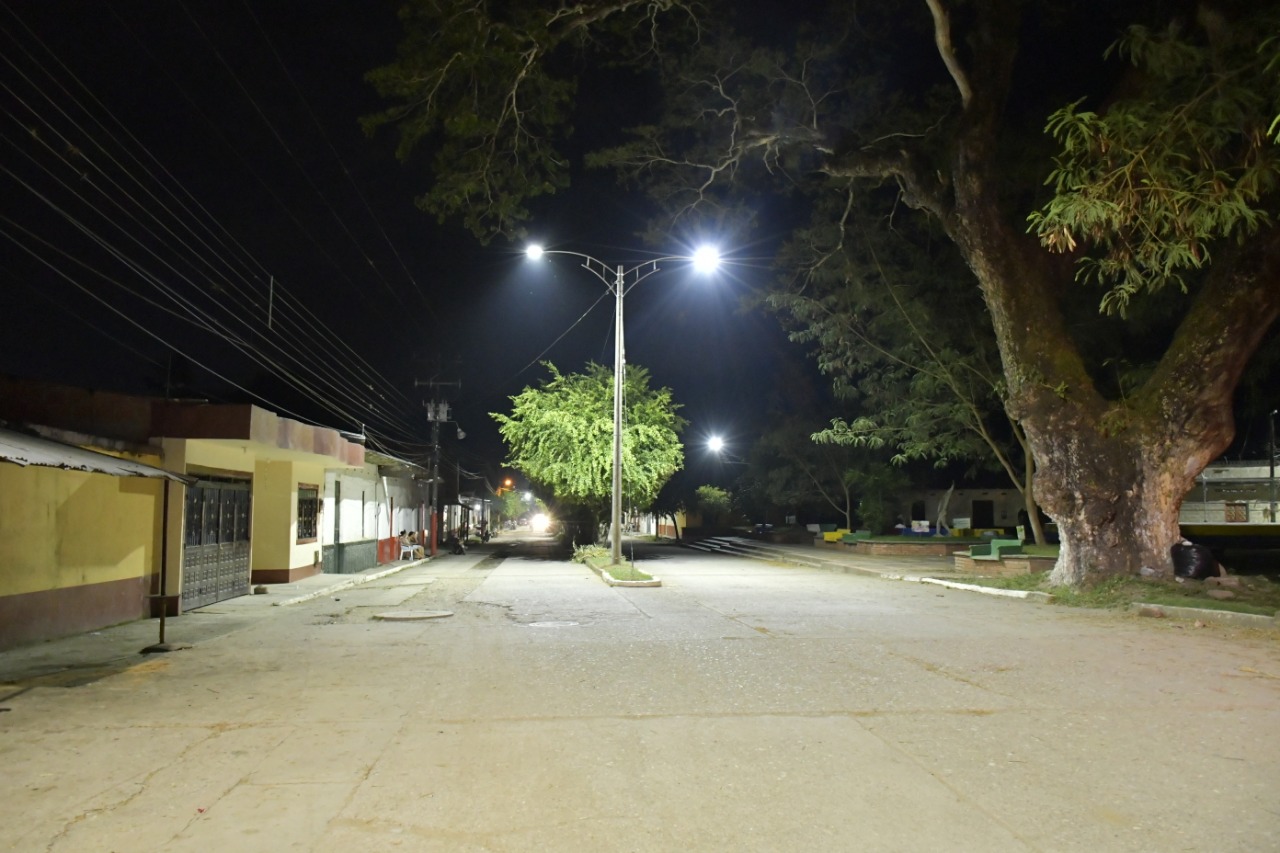 Ataco estrena alumbrado público