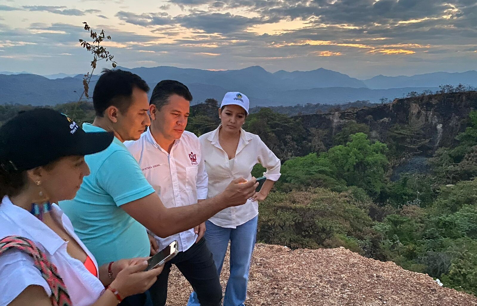 Apoyo total de la Gobernación a Chaparral y Ortega ante ola de incendios