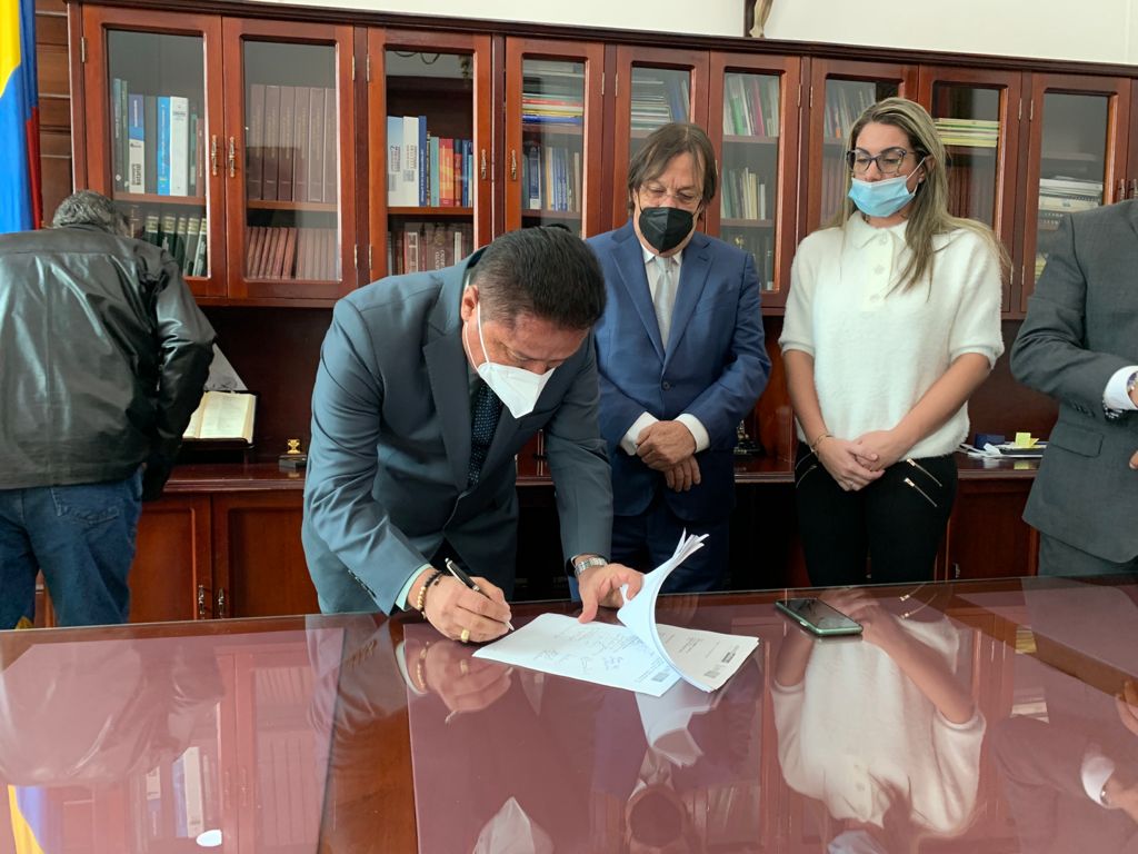 Aquileo Medina radicó proyecto de ley para otorgar tarifa diferencial de la TUA al sector agropecuario