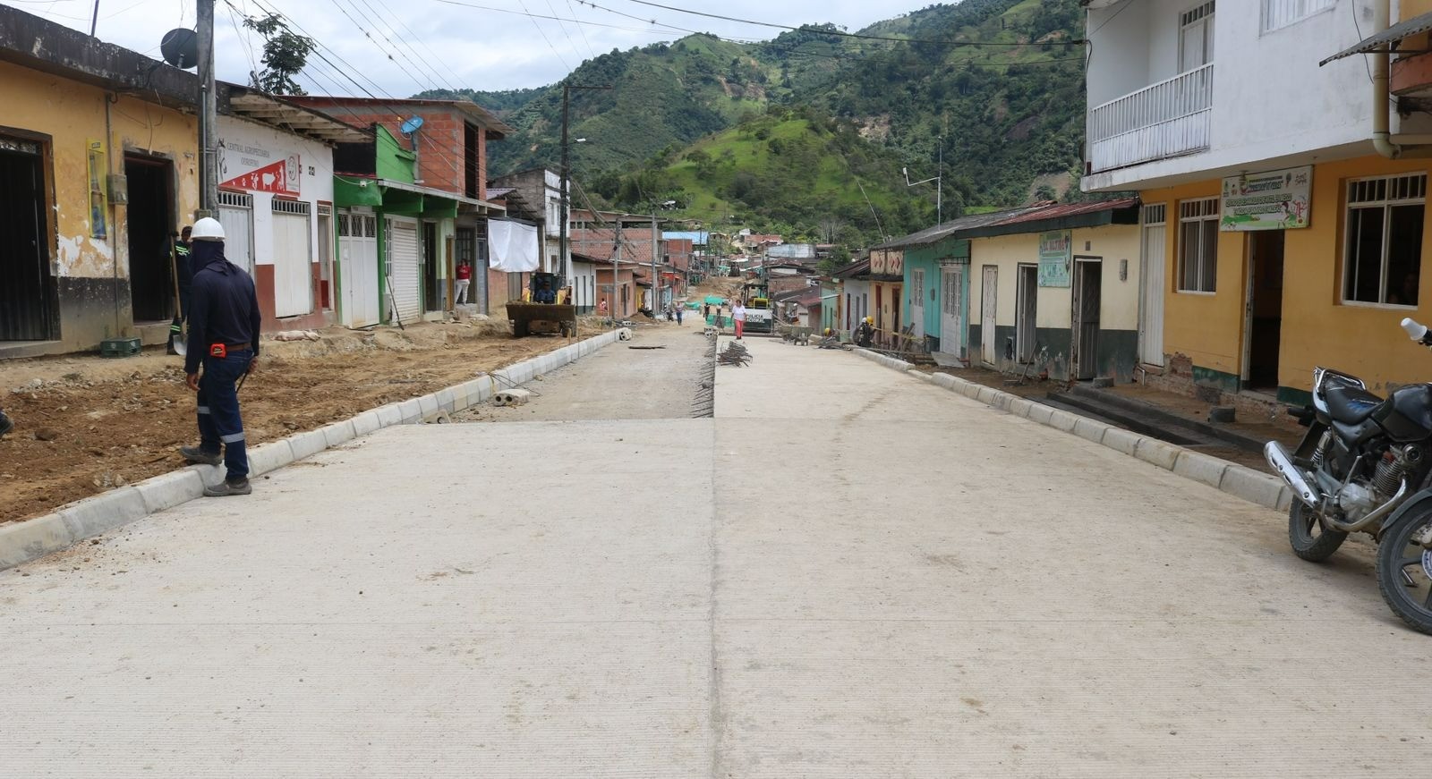 Avanza pavimentación de vías urbanas de San Antonio