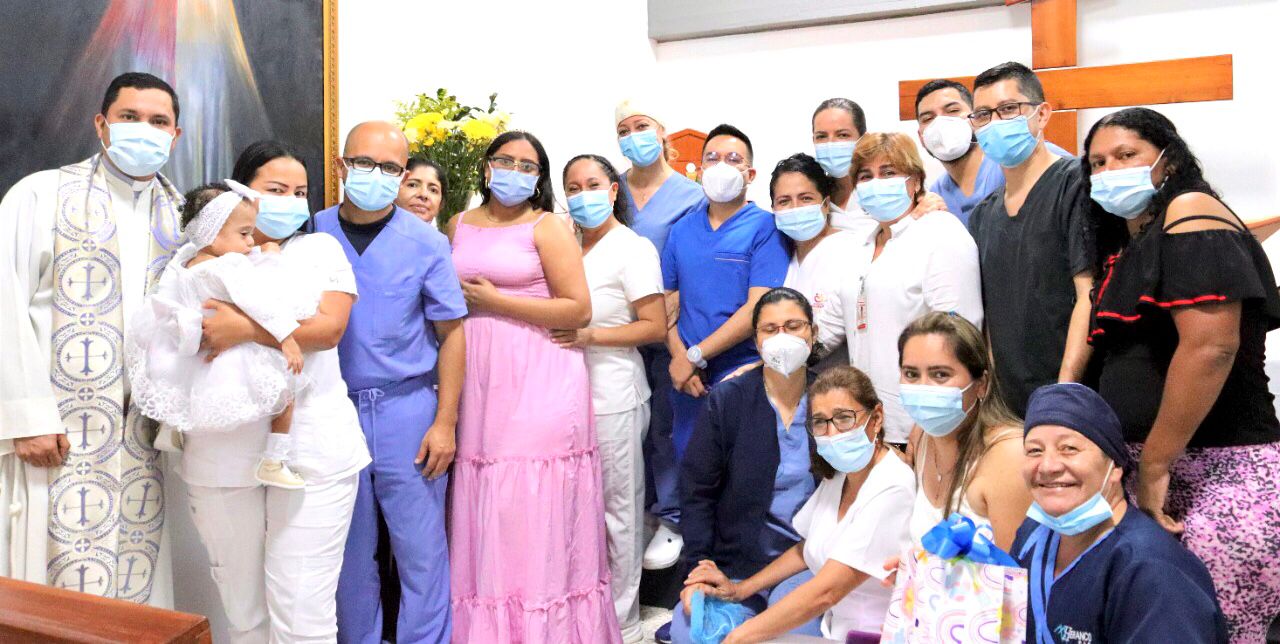 Bebé es bautizada dentro de un hospital de Ibagué