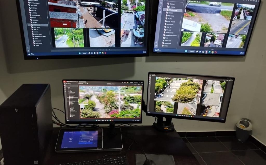 Gobernación entregó 22 cámaras de seguridad a Venadillo