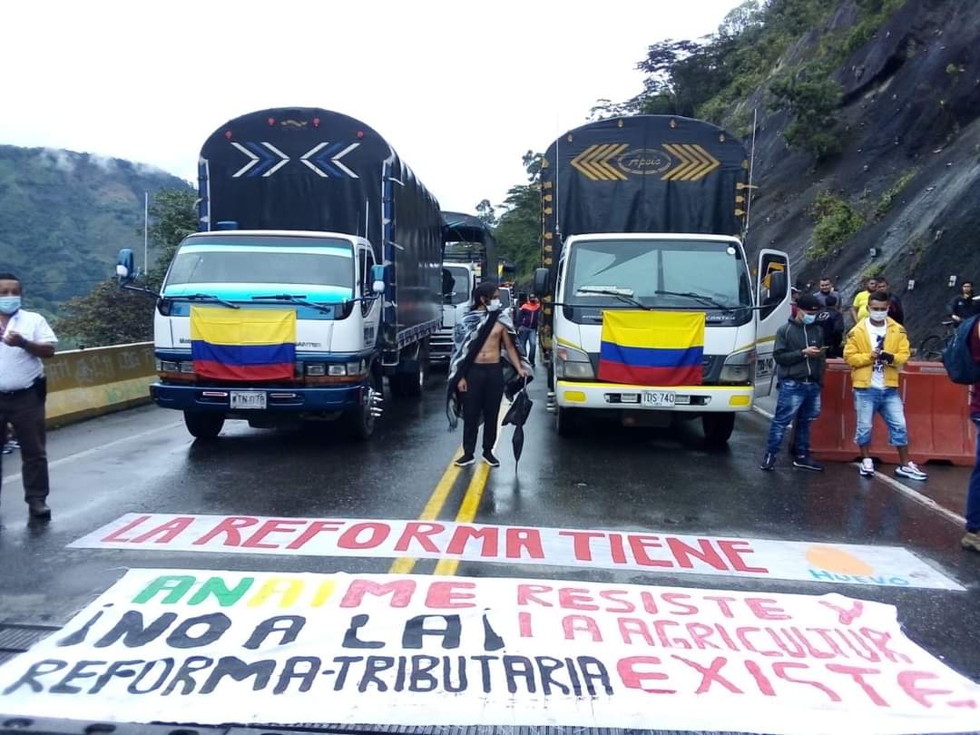 Camioneros anuncian que seguirán bloqueos en vías del Tolima