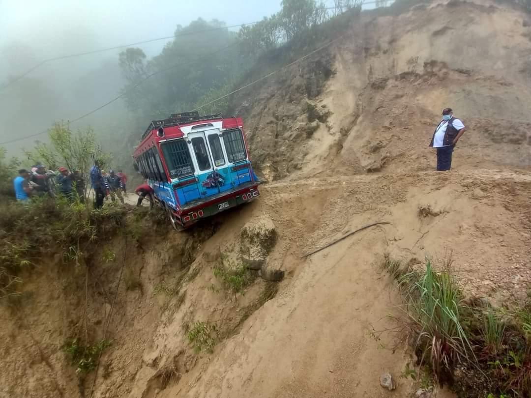 Campesinos arriesgan su vida por mal estado de las vías en zona rural de Ibagué