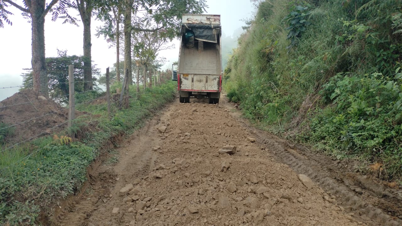 Campesinos construirán placas huella en la zona rural de Ibagué