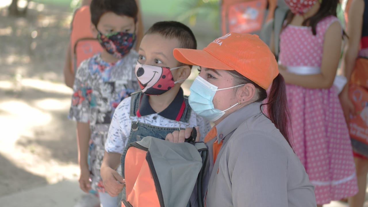 Celsia donó kits escolares a 67 niños de El Espinal