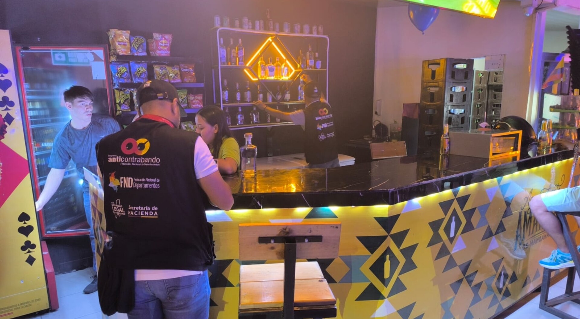 Cierran bares en el Tolima por venta de licor y cigarrillos ilegales