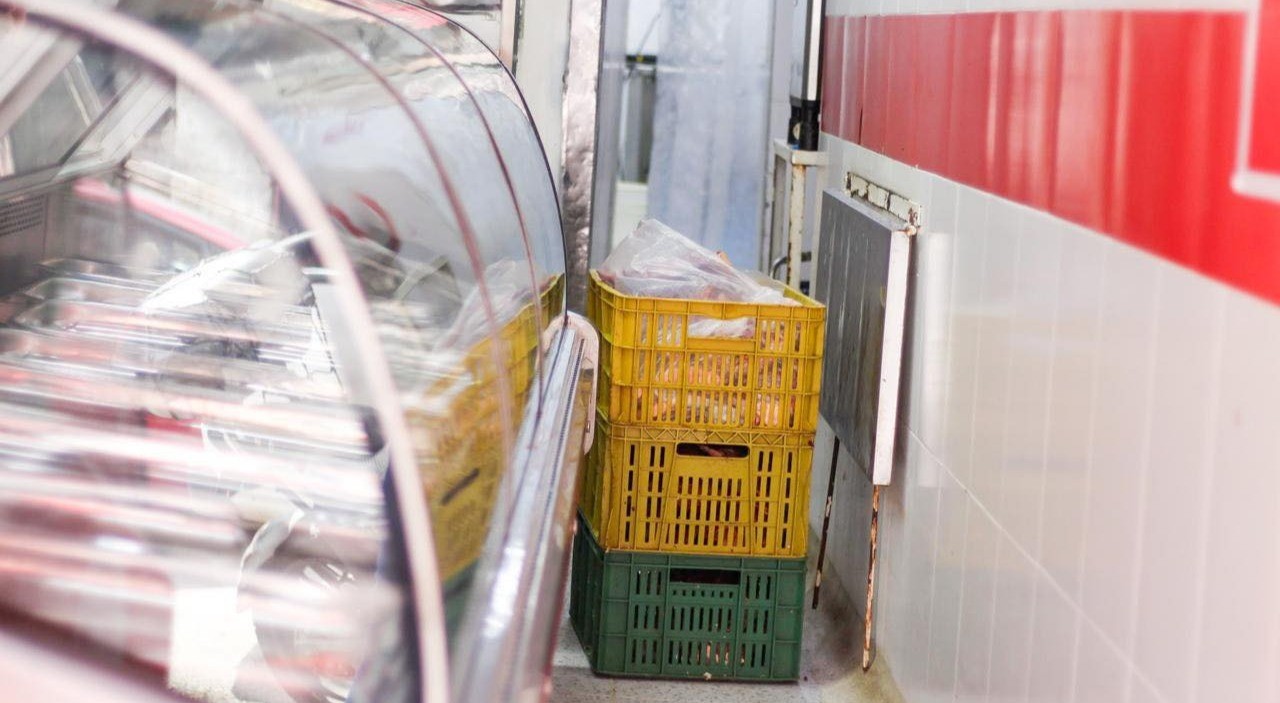 Cierran carnicería de la Plaza de la 21 por no cumplir medidas higiénico-sanitarias