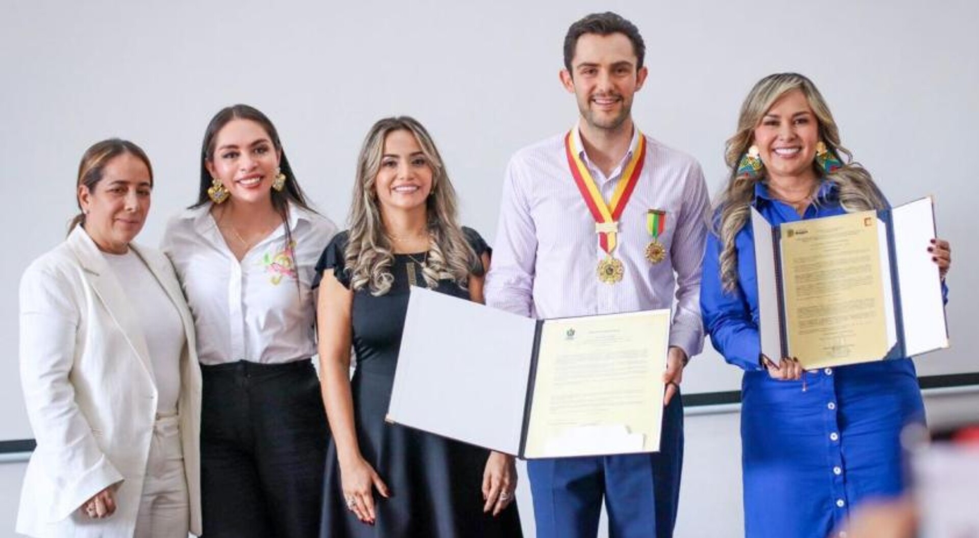 Clinaltec es exaltado en Ibagué con la Orden del Ocobo y la Orden al Mérito Cívico