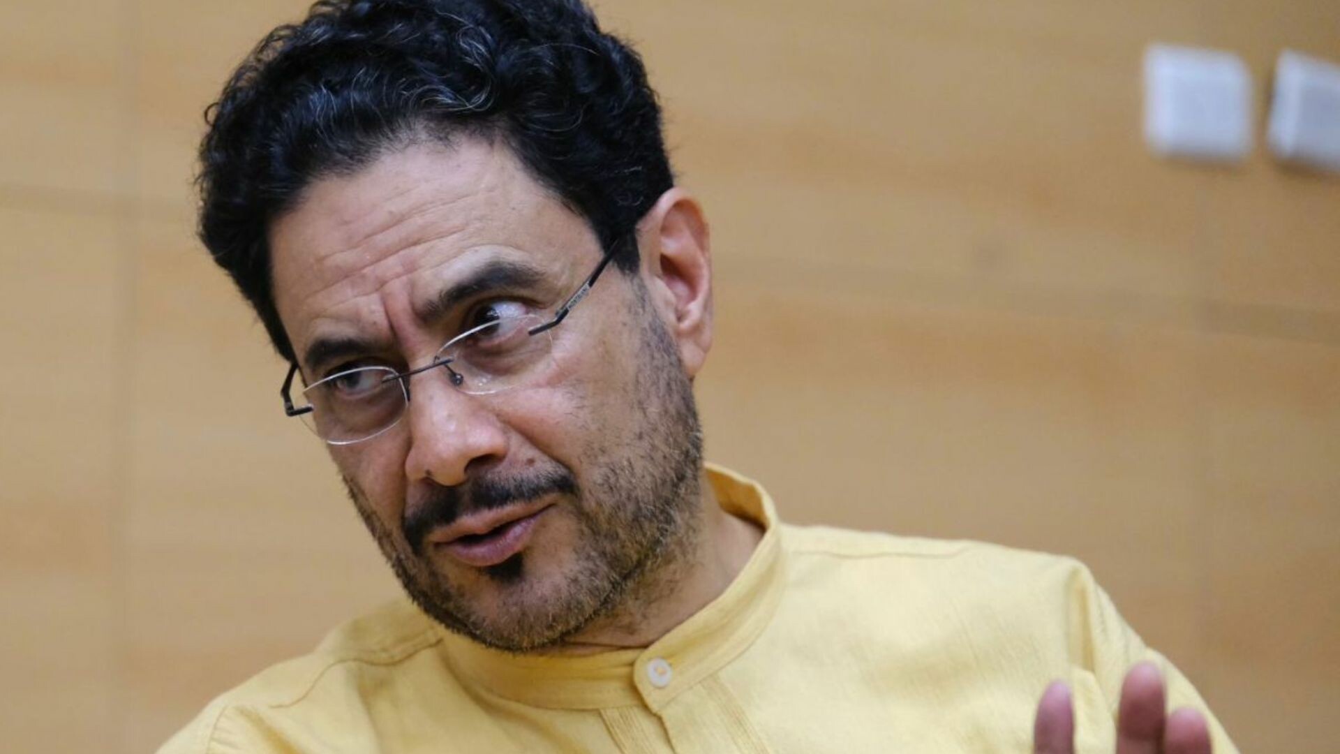 CNE deja en manos de conjueces el futuro de Iván Cepeda en la consulta de la izquierda