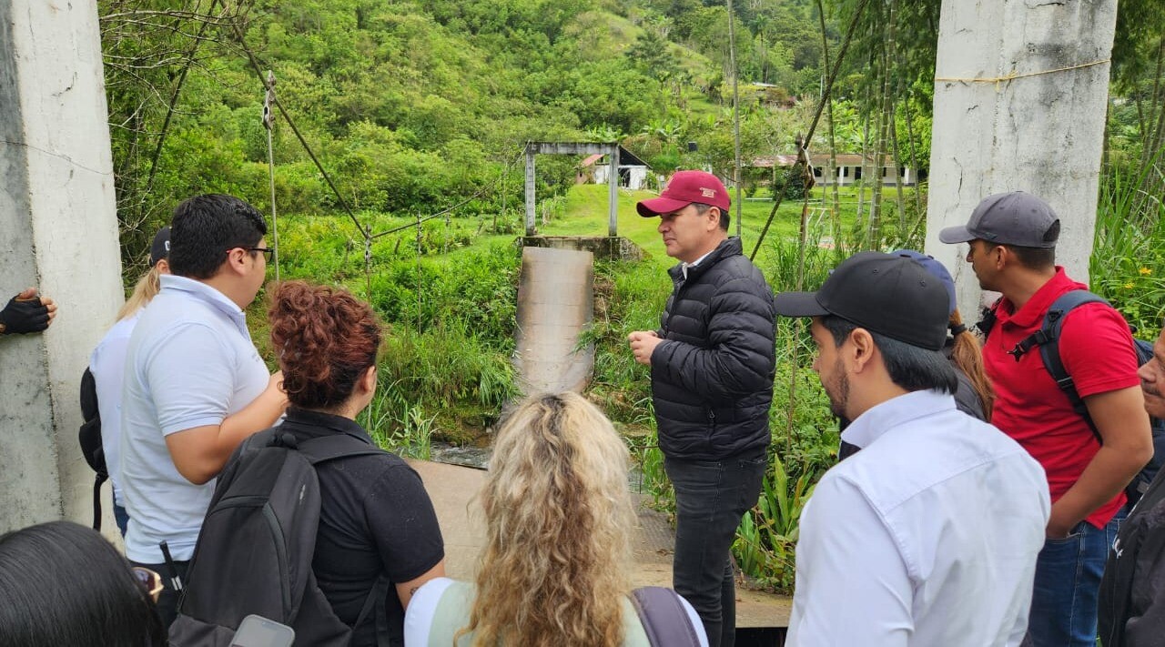 Gobernación atiende emergencia por colapso de puente en zona rural de Líbano