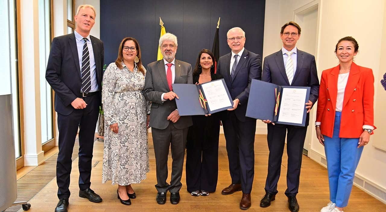 Colombia y Alemania firman convenio para impulsar industria del hidrógeno