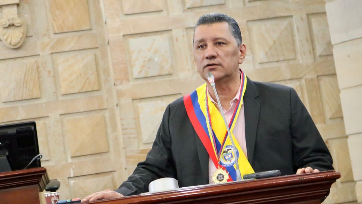 Condecoran al gobernador Orozco por su labor social en la pandemia