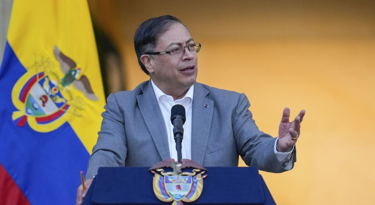 Construir una agenda independiente de los partidos políticos, Petro a Concejales del país