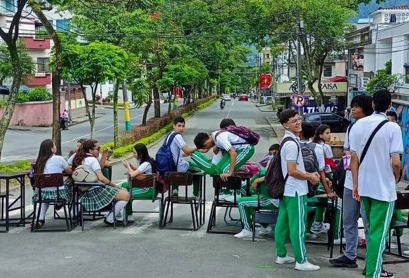 Continúan las protestas en San Simón y hay cierre de la Cra 5ª