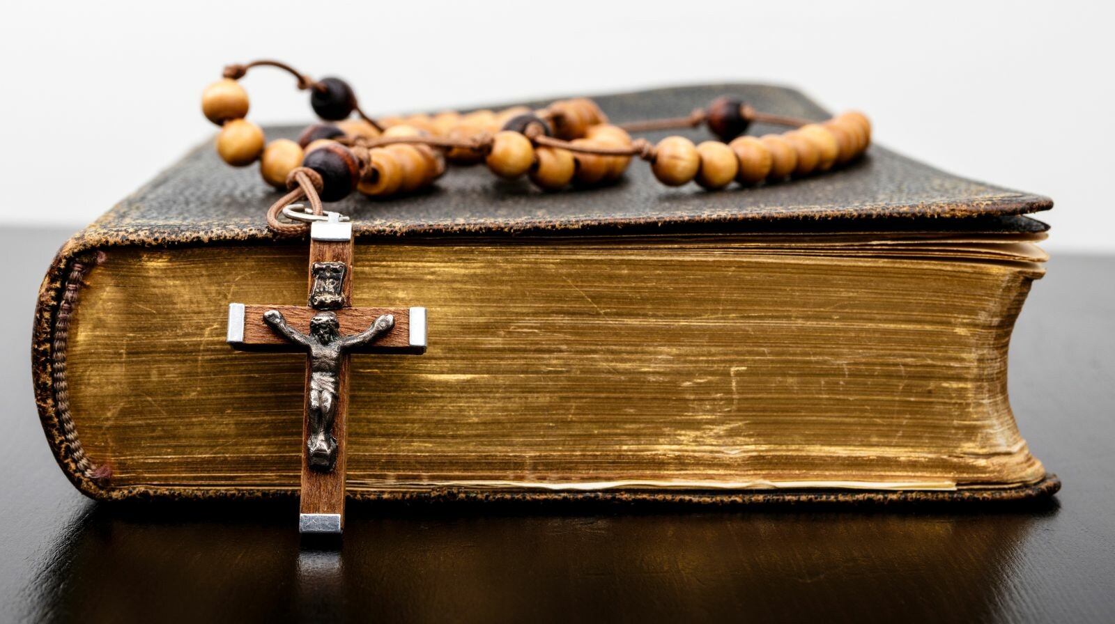 Corte pide no ubicar símbolos religiosos en despachos sin justificación secular