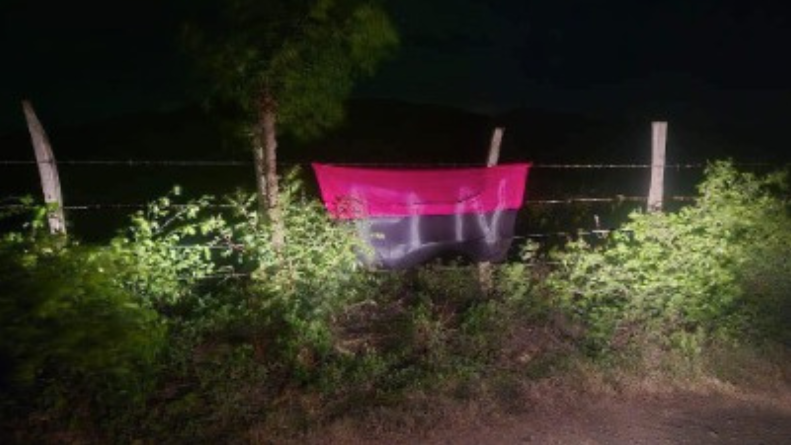 Incertidumbre en Coello tras aparición de banderas alusivas al ELN