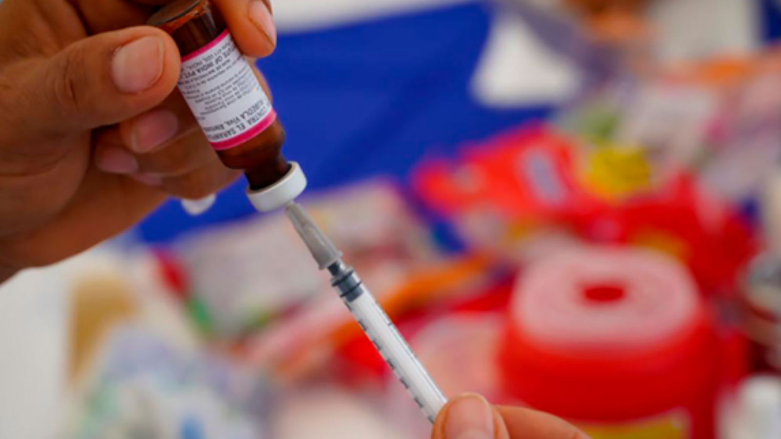 Niños recién nacidos con nueva vacuna para fortalecer su protección