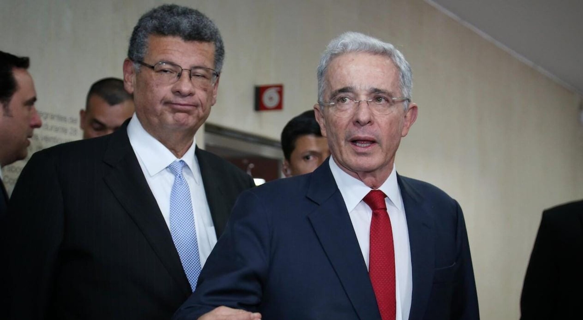 Uribe, declarado culpable por soborno en actuación penal