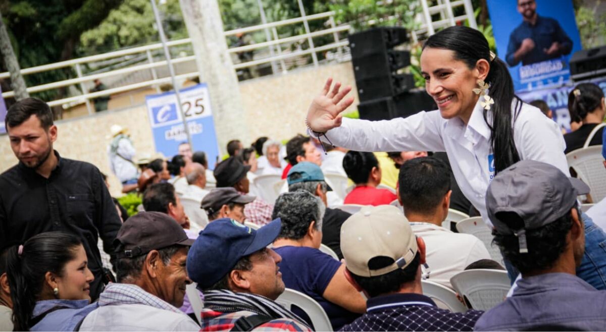 Delcy Isaza y Santiago Barreto realizan concentración política en Rovira