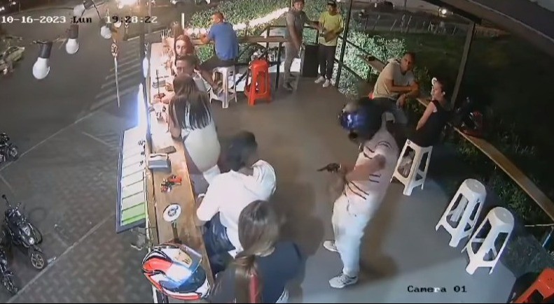 Delincuentes cometieron un atraco masivo en un local de comidas en Ibagué