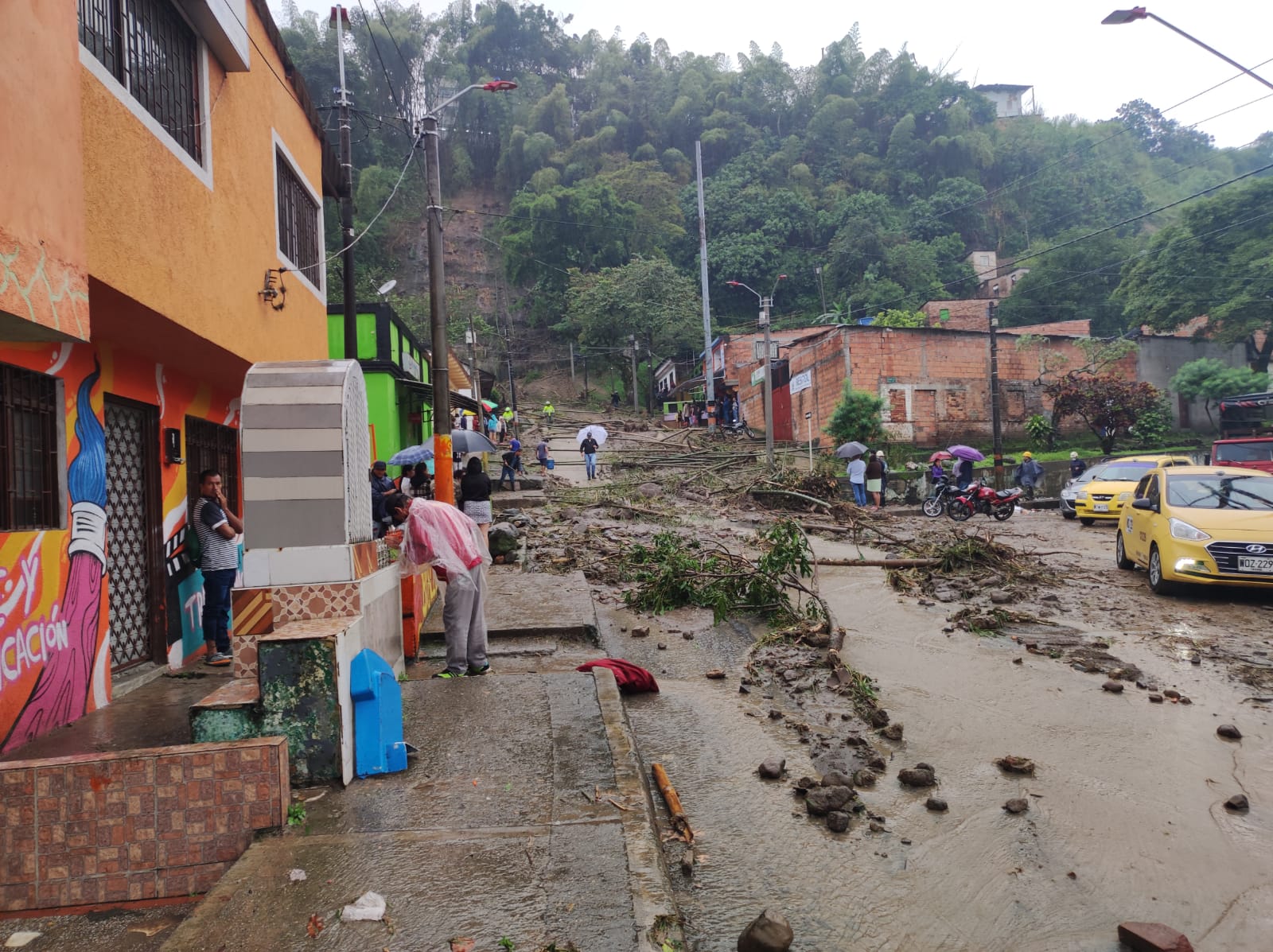 Derrumbe deja por lo menos tres personas muertas en el barrio Combeima de Ibagué