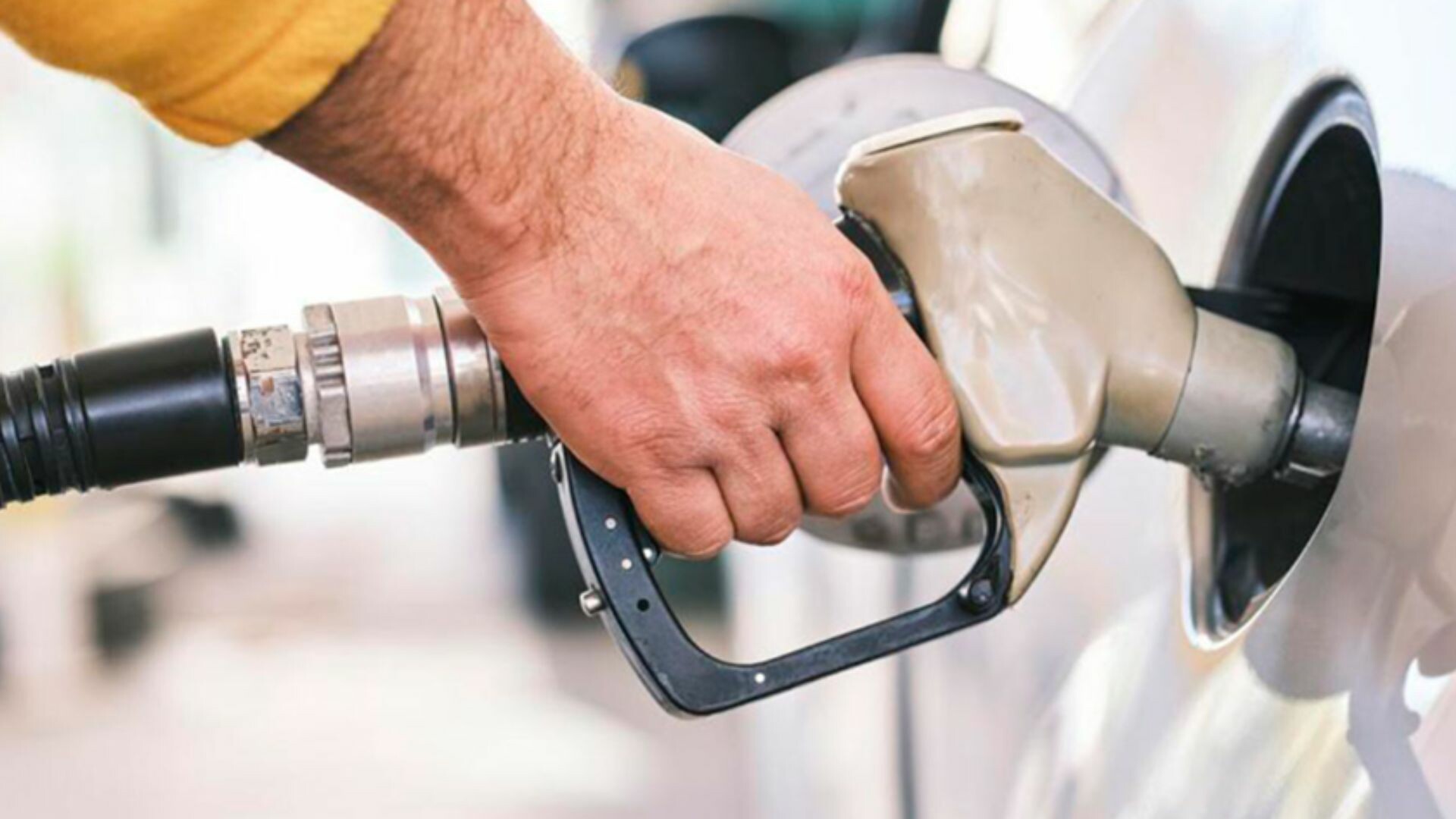 Desde este domingo, 1º de febrero, gasolina bajará $500 por galón