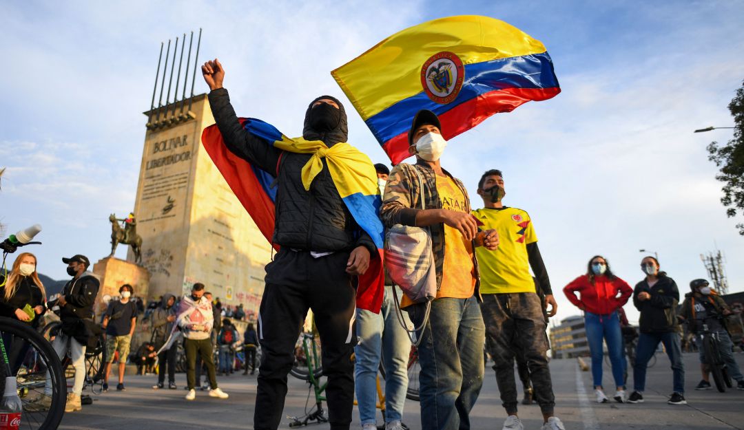 Jóvenes piden trabajo, no educación