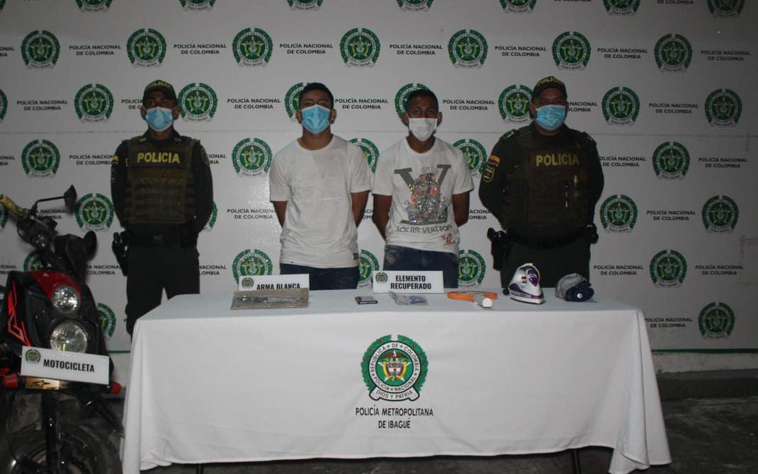 Detenidos dos jóvenes por robar a una mujer en el barrio Ricaurte