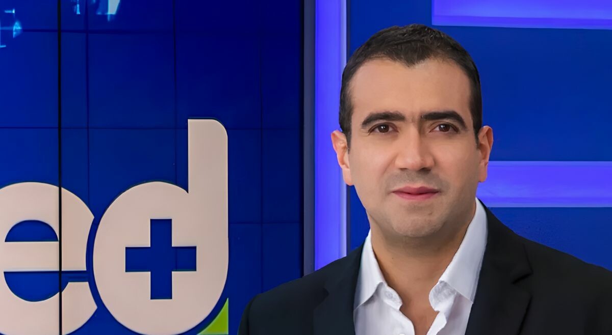 Director de Red+ apartado por denuncias de acoso a periodistas