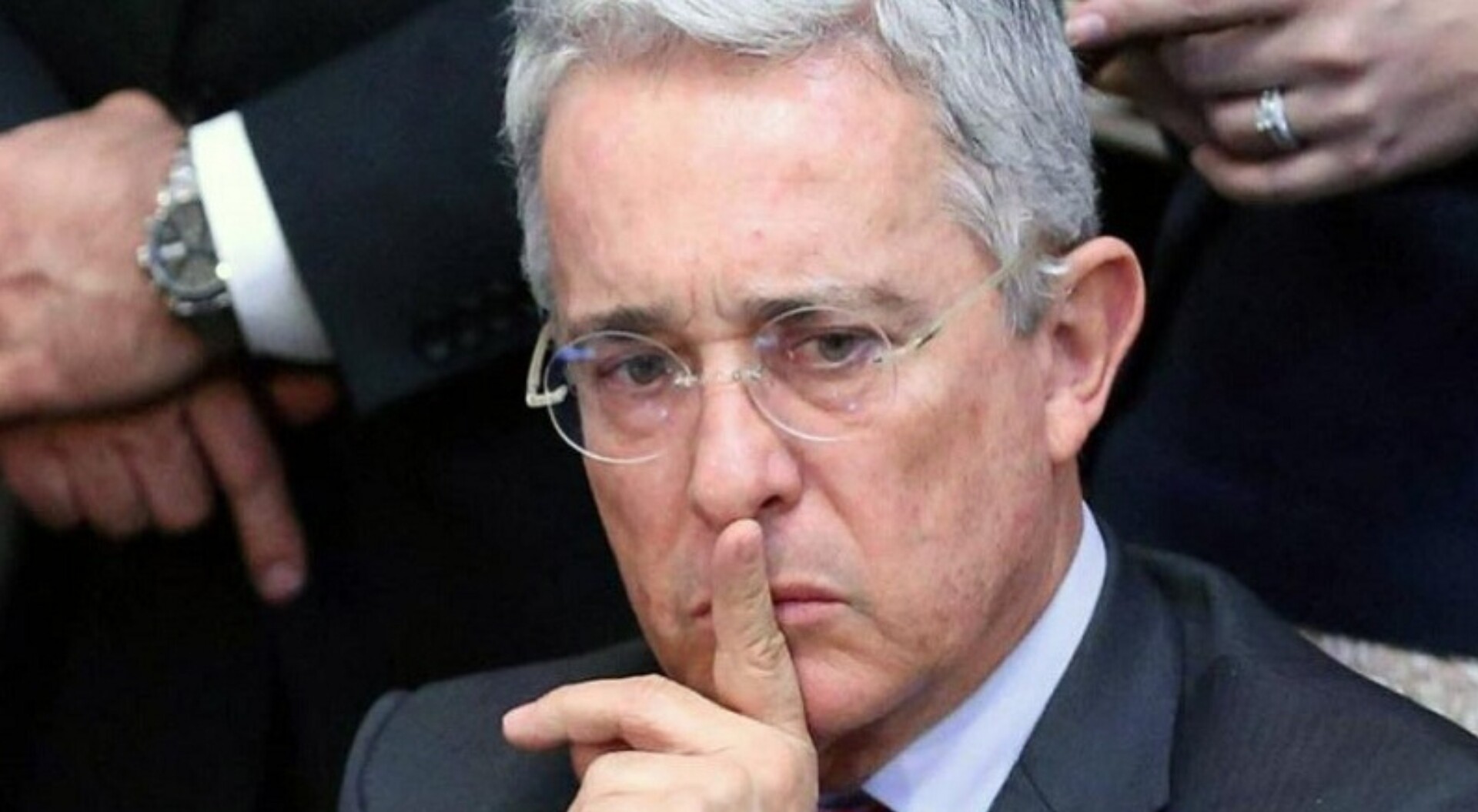 Dos testimonios que vuelven a vincular al expresidente Uribe con paramilitares