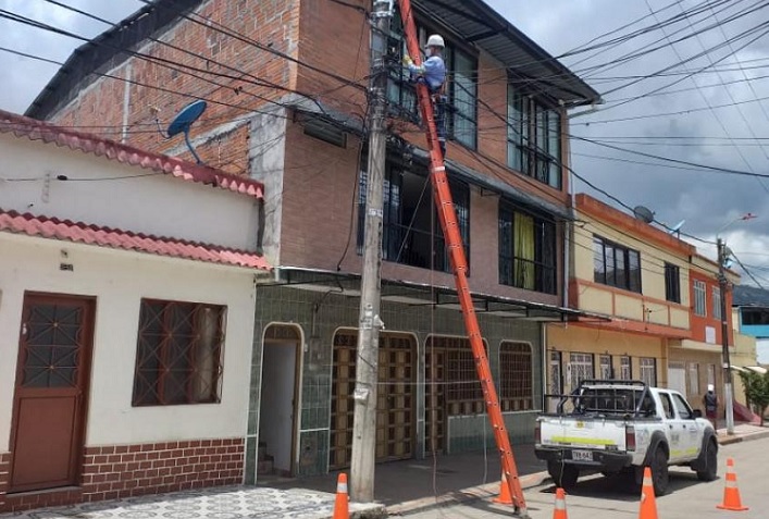 Avanza contratación de vehículos que apoyarán mantenimiento de alumbrado público