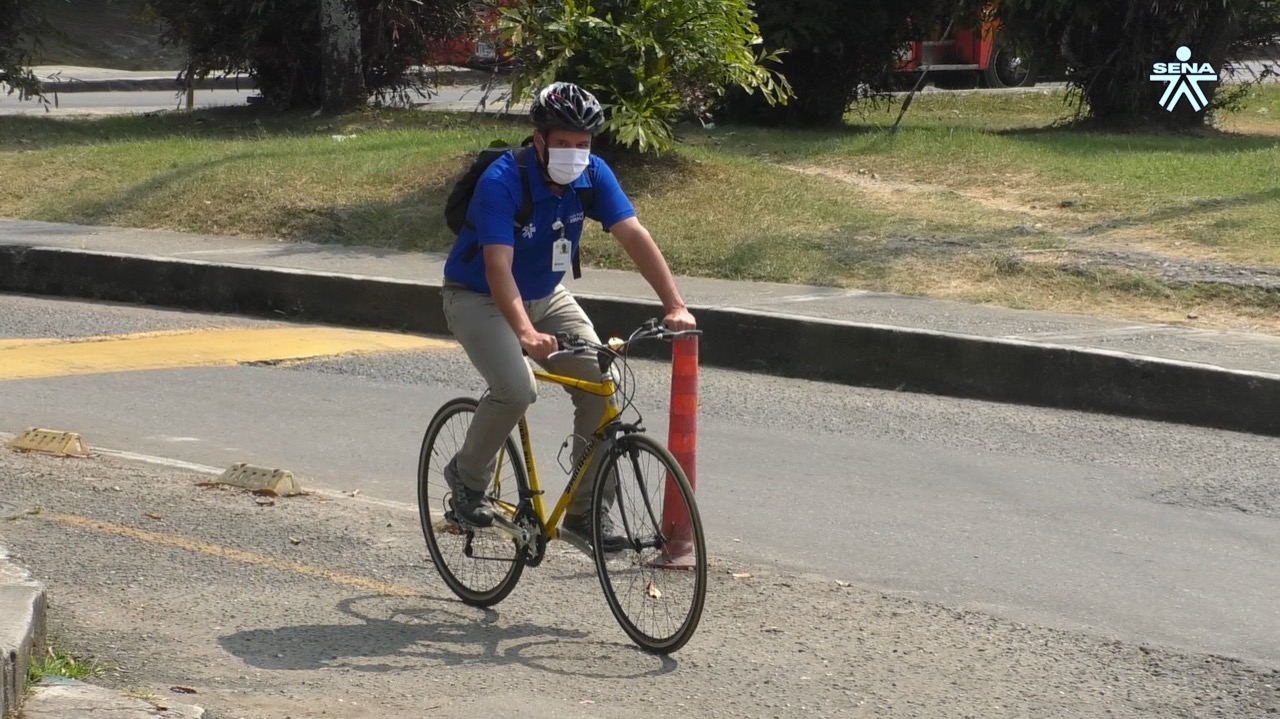 El funcionario del Sena Tolima premiado por ir todos los días al trabajo en bicicleta