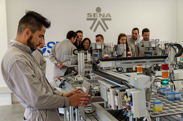 El SENA abre más de 1.200 vacantes en todo el país