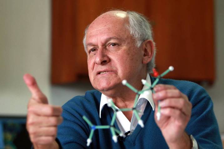 El tolimense Manuel Elkin Patarroyo trabaja en una vacuna contra el covid-19