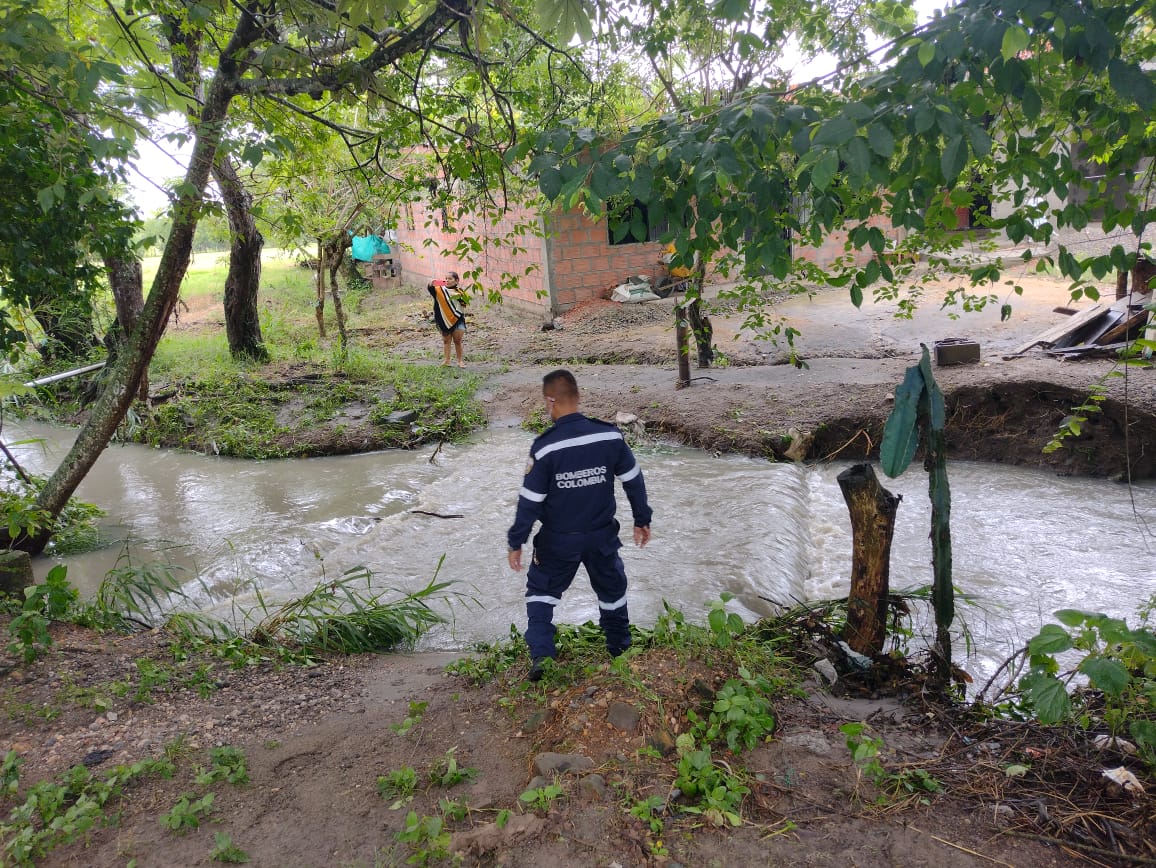 Emergencias causadas por lluvias son atendidas por organismos de socorro