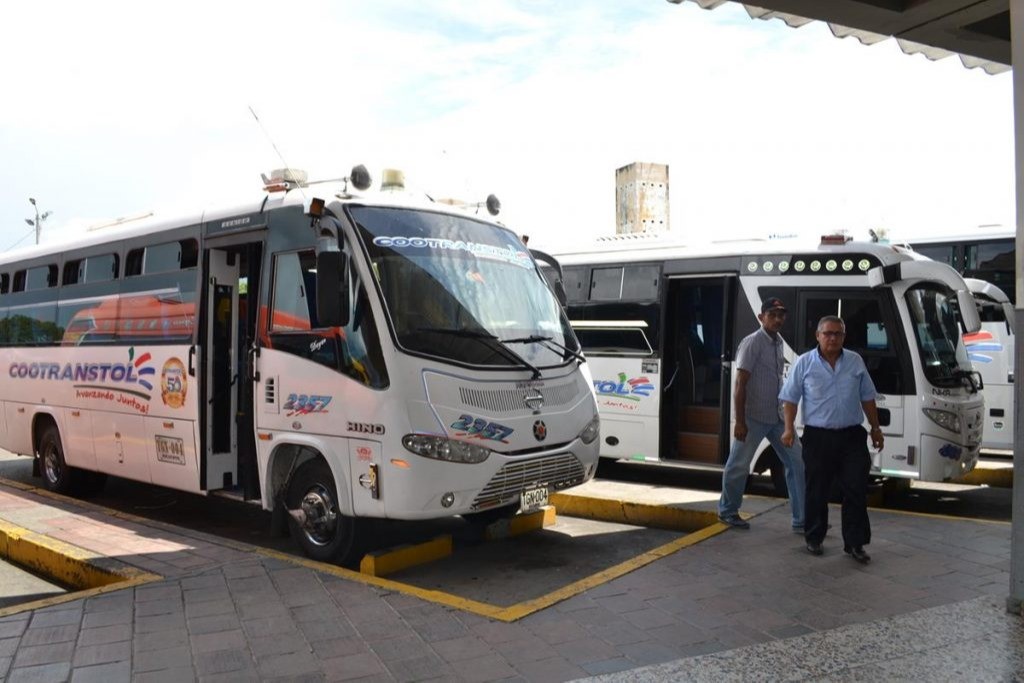 Empresas de transporte urbano no cumplen con normas de tránsito