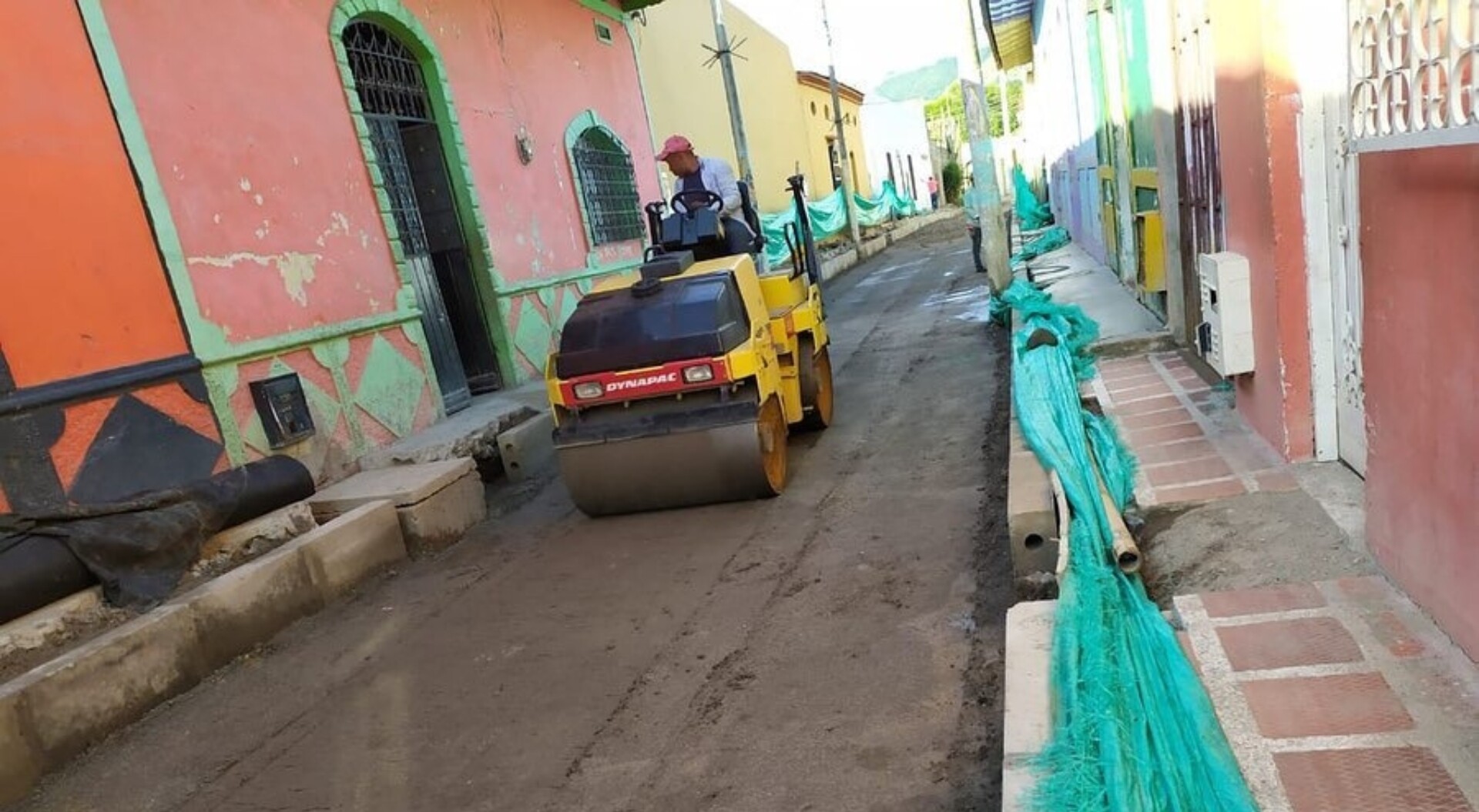 En Honda avanza la segunda etapa de pavimentación de vías urbanas